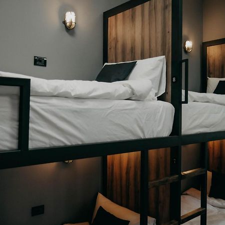 The Maze Hostel Тирана Екстер'єр фото