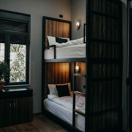 The Maze Hostel Тирана Екстер'єр фото