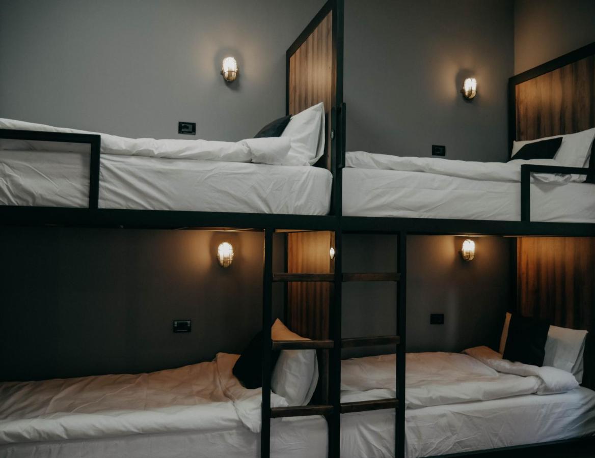The Maze Hostel Тирана Екстер'єр фото