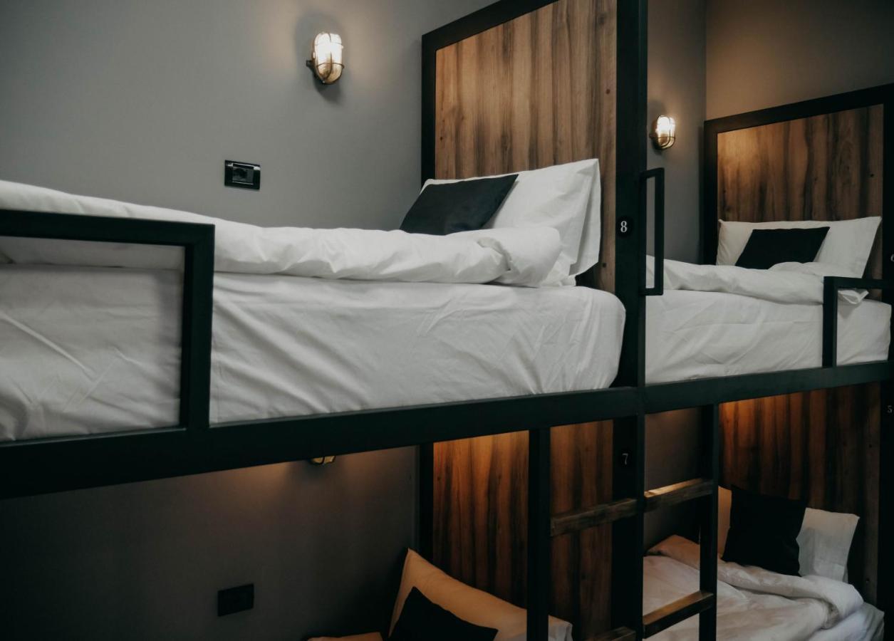 The Maze Hostel Тирана Екстер'єр фото