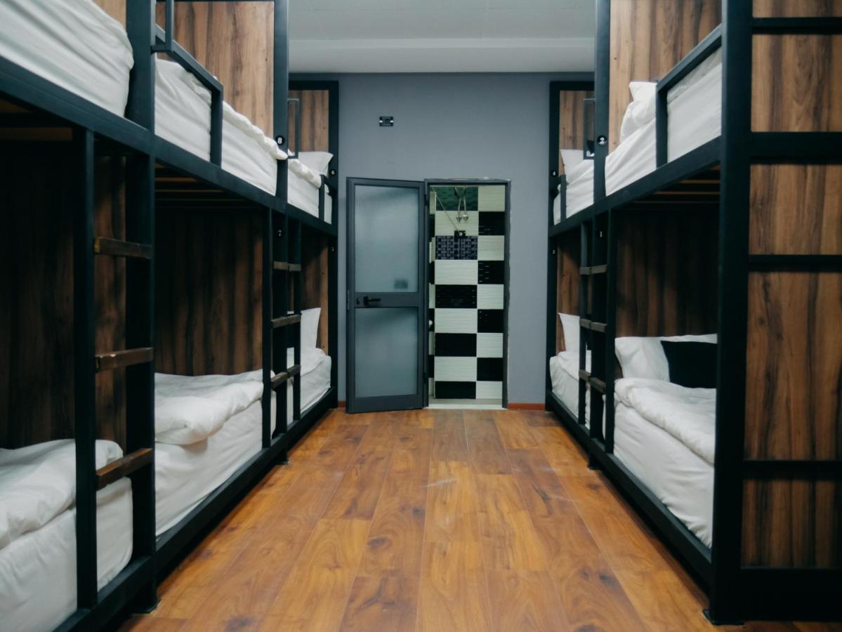 The Maze Hostel Тирана Екстер'єр фото