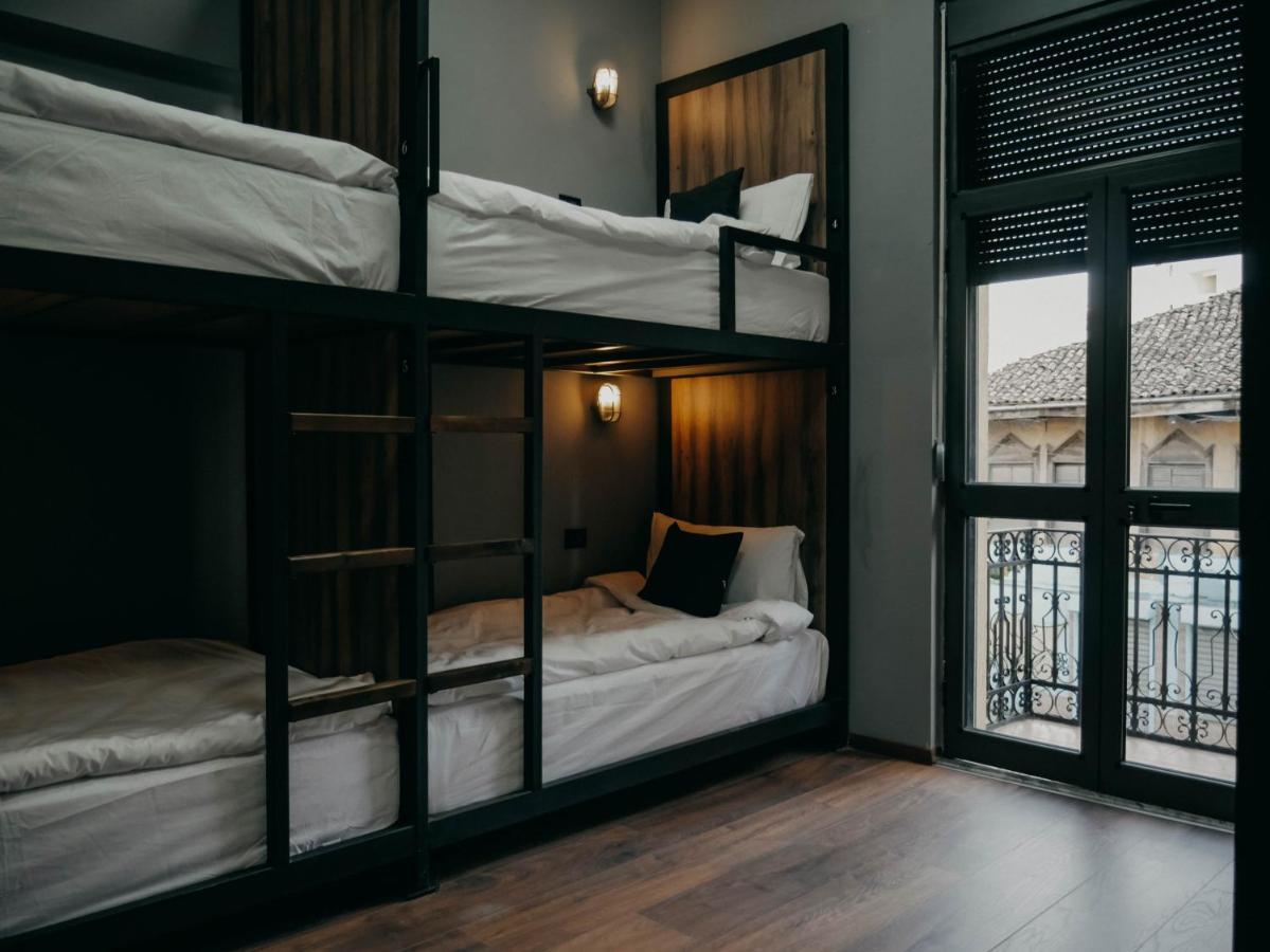 The Maze Hostel Тирана Екстер'єр фото