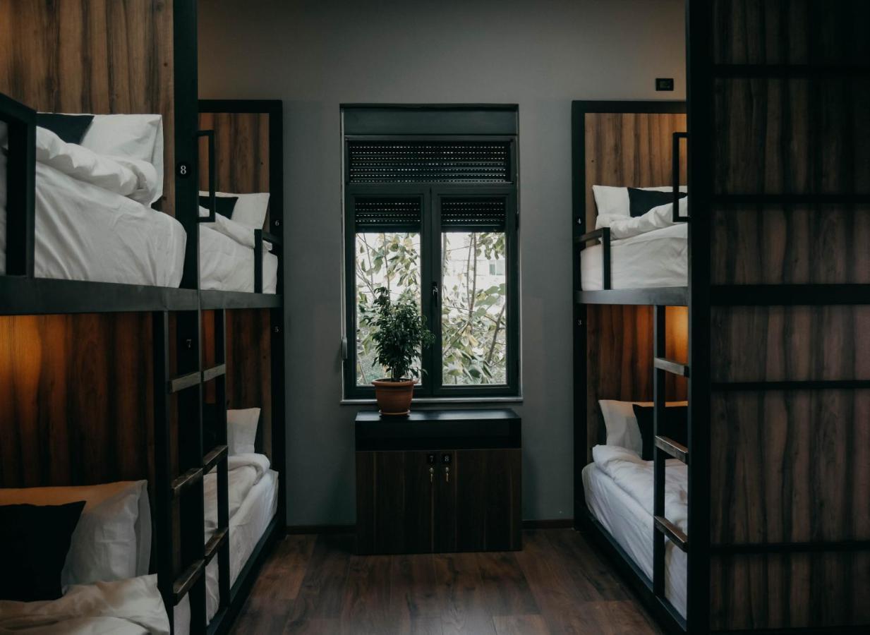 The Maze Hostel Тирана Екстер'єр фото