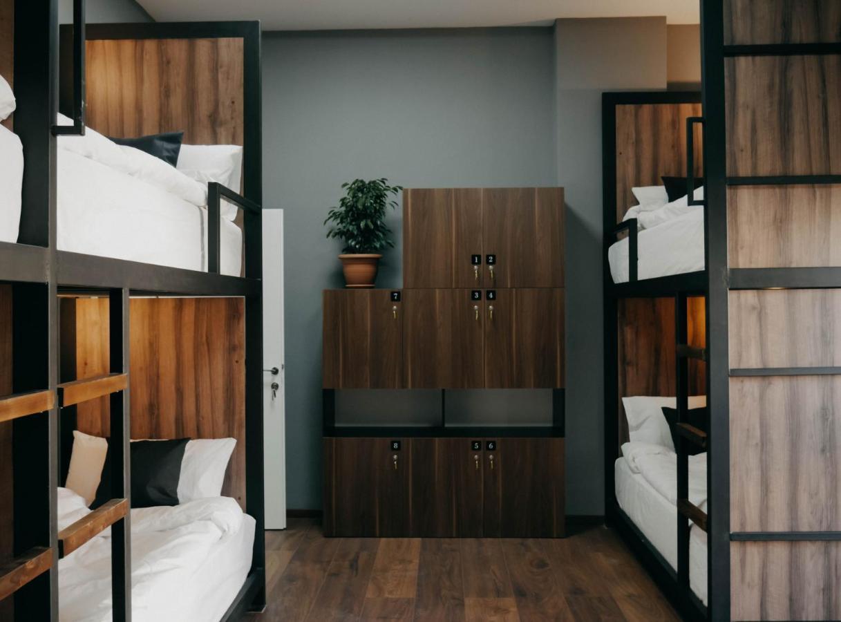 The Maze Hostel Тирана Екстер'єр фото