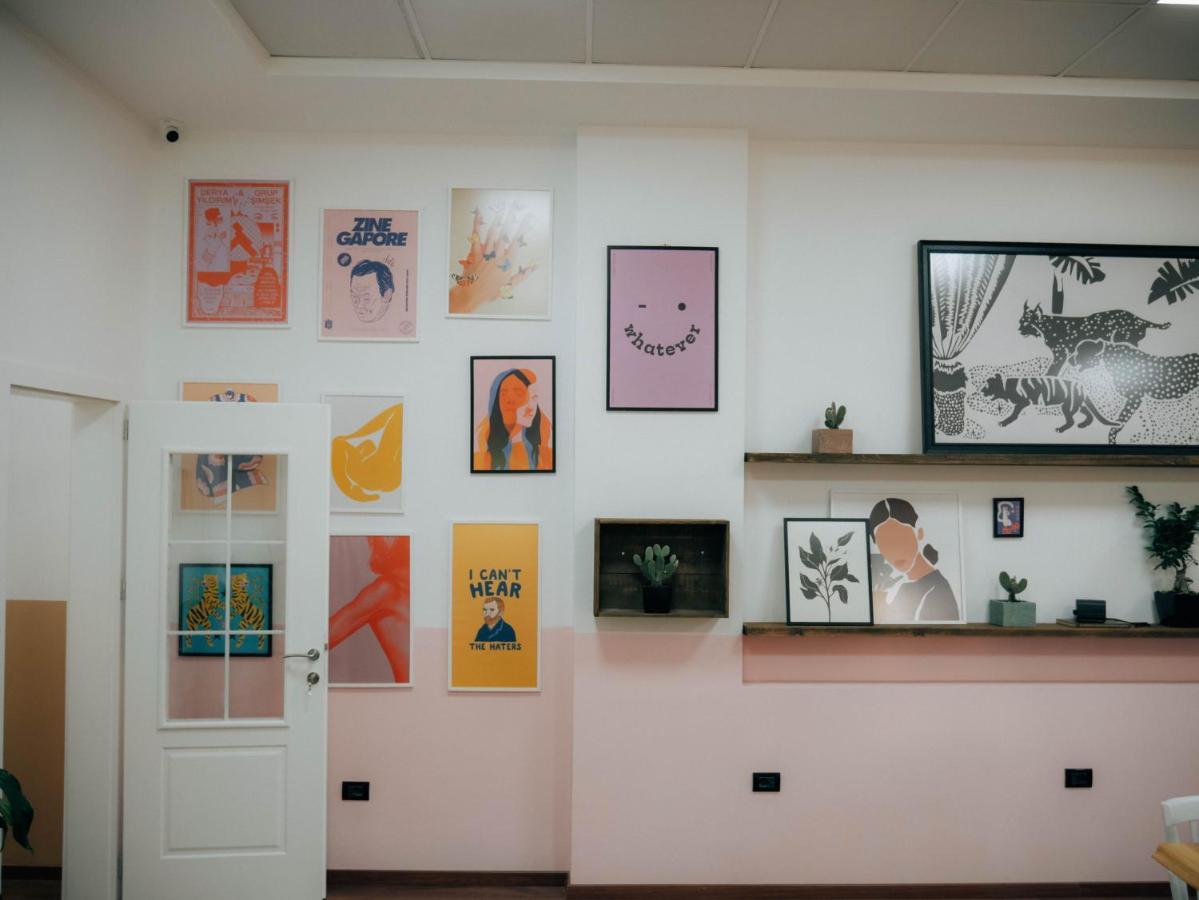 The Maze Hostel Тирана Екстер'єр фото