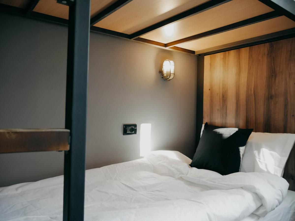 The Maze Hostel Тирана Екстер'єр фото
