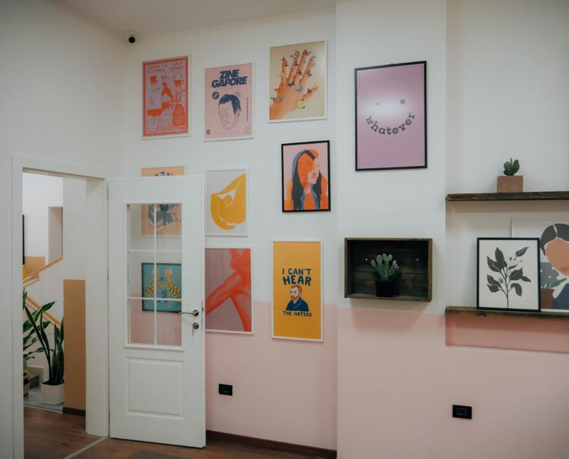The Maze Hostel Тирана Екстер'єр фото