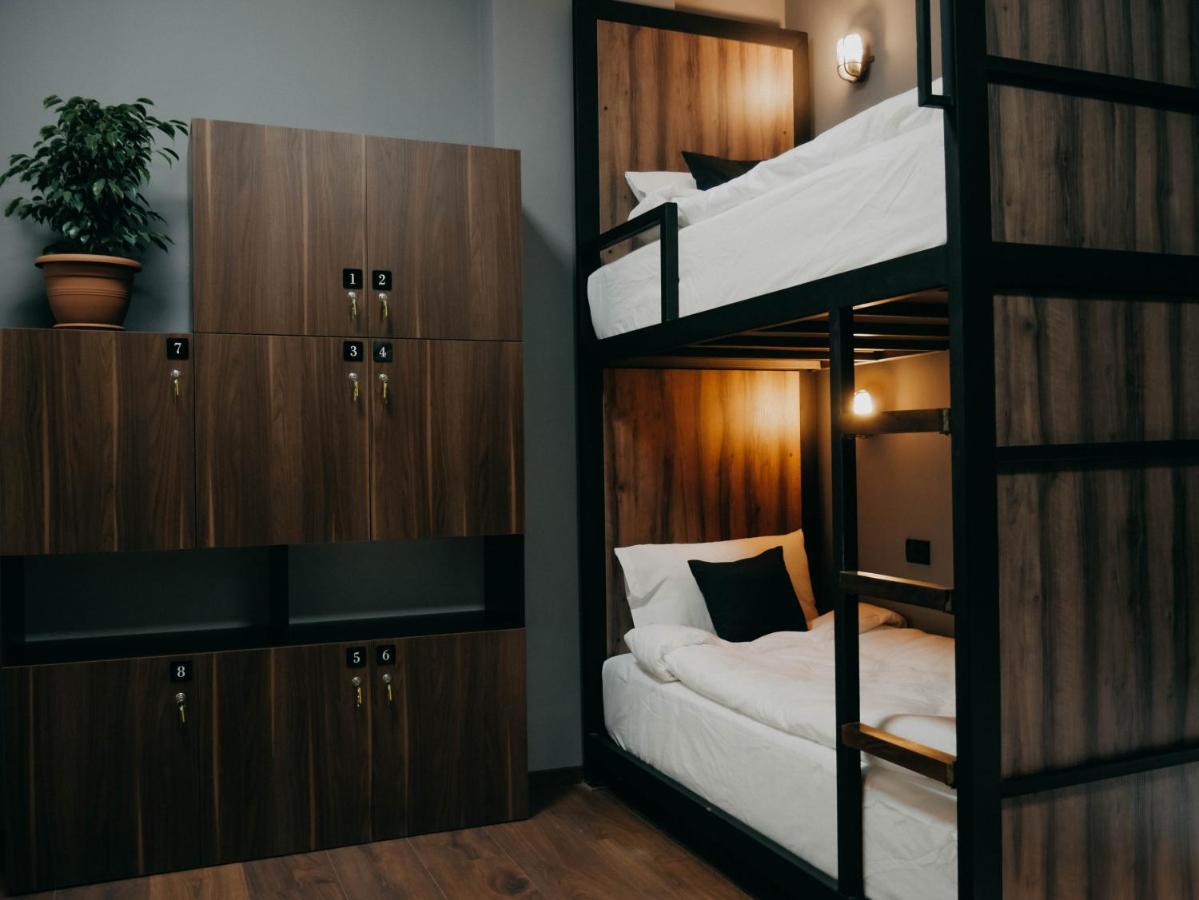 The Maze Hostel Тирана Екстер'єр фото