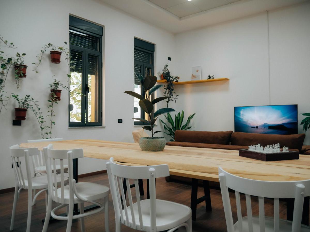 The Maze Hostel Тирана Екстер'єр фото