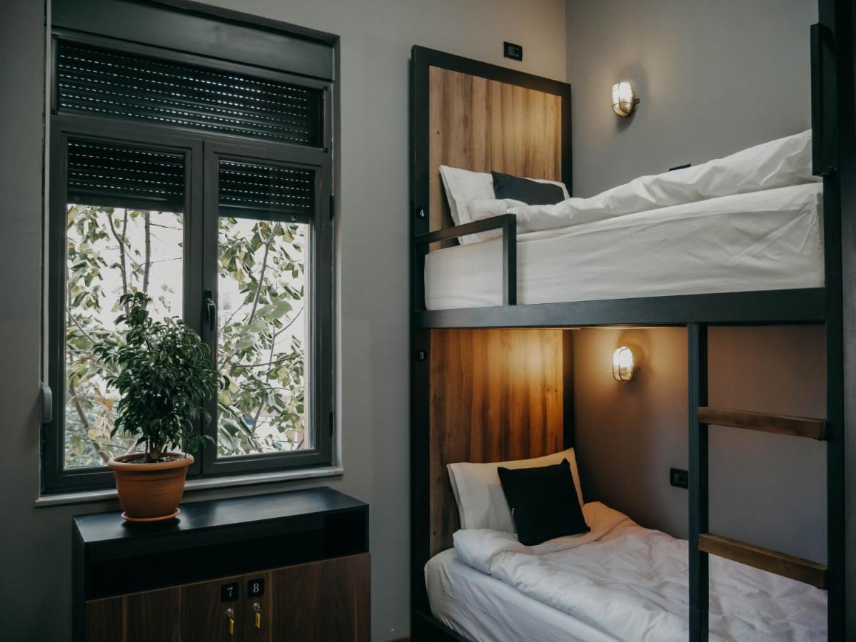 The Maze Hostel Тирана Екстер'єр фото