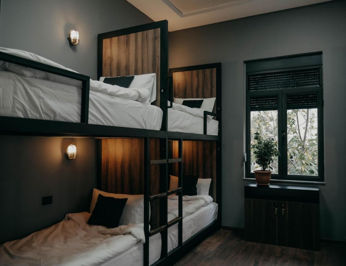 The Maze Hostel Тирана Екстер'єр фото