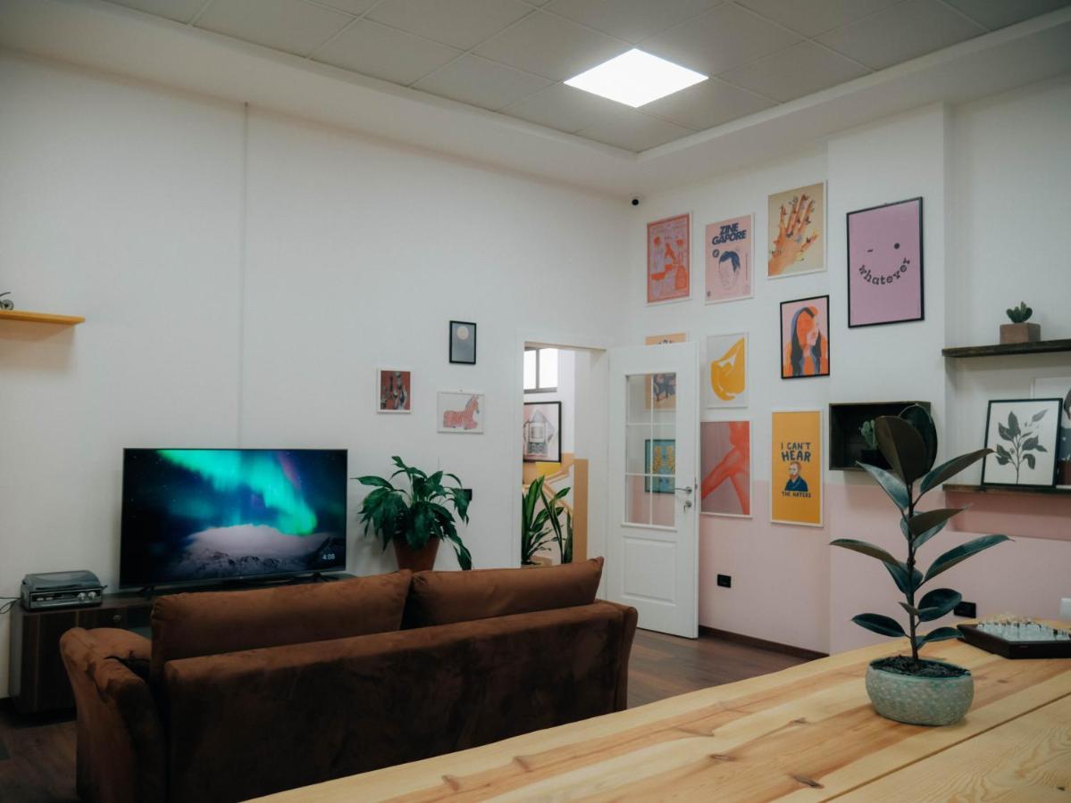 The Maze Hostel Тирана Екстер'єр фото