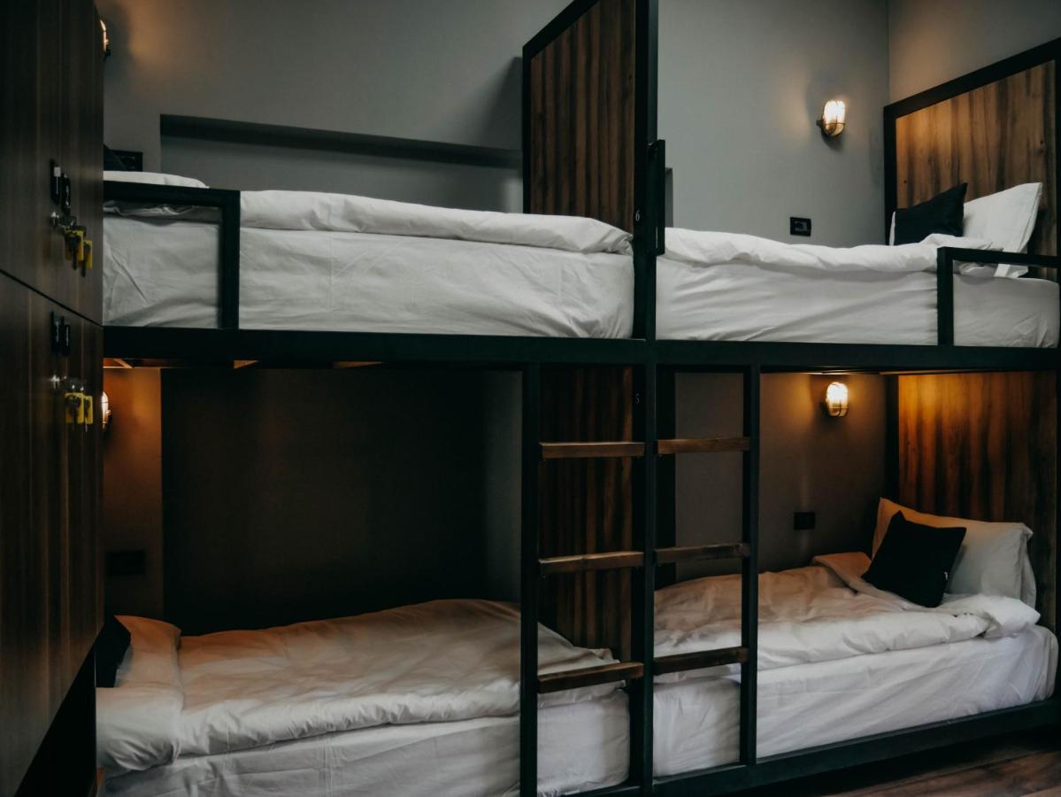 The Maze Hostel Тирана Екстер'єр фото