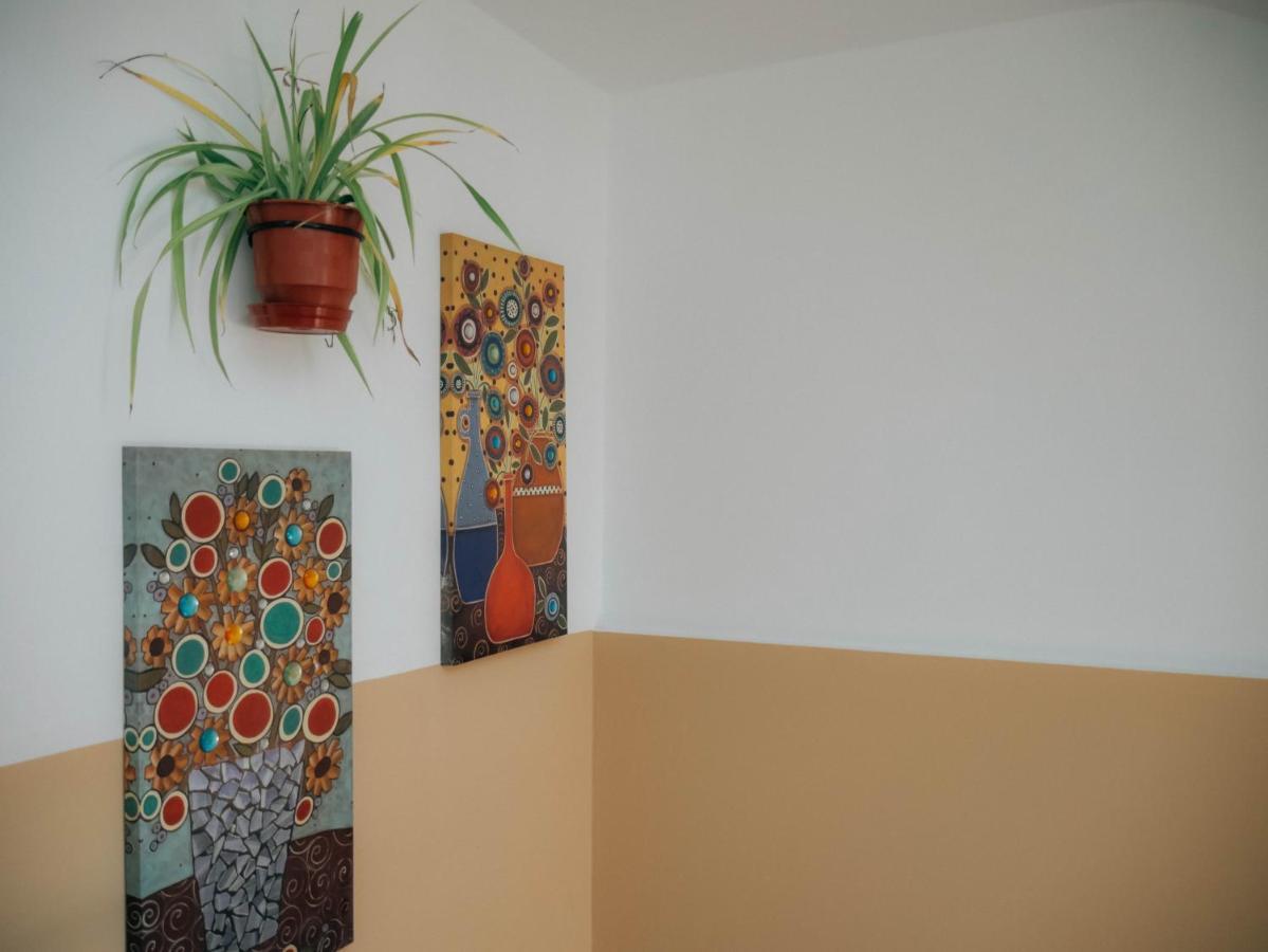 The Maze Hostel Тирана Екстер'єр фото