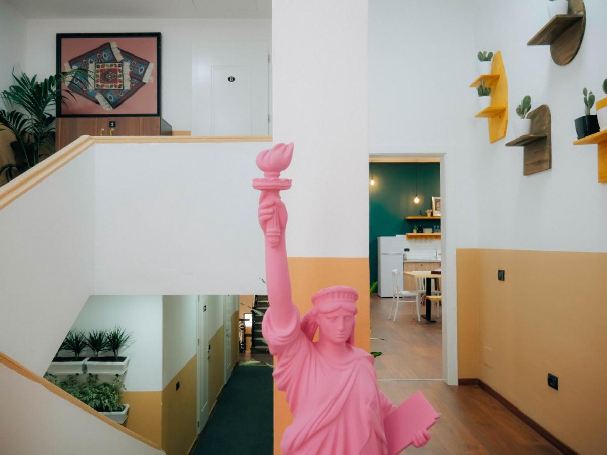 The Maze Hostel Тирана Екстер'єр фото
