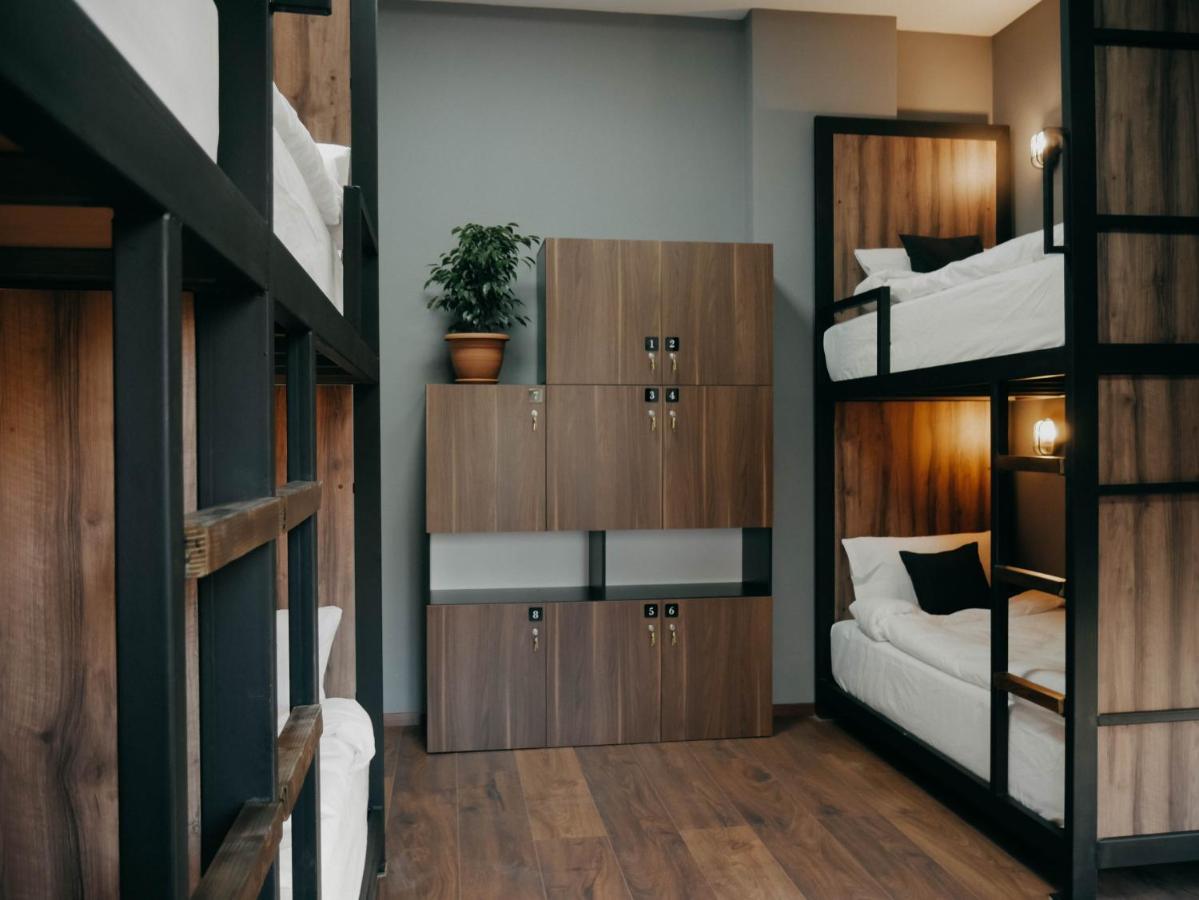 The Maze Hostel Тирана Екстер'єр фото