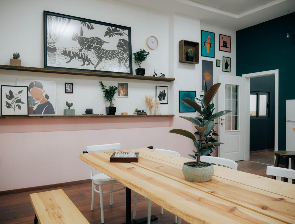 The Maze Hostel Тирана Екстер'єр фото