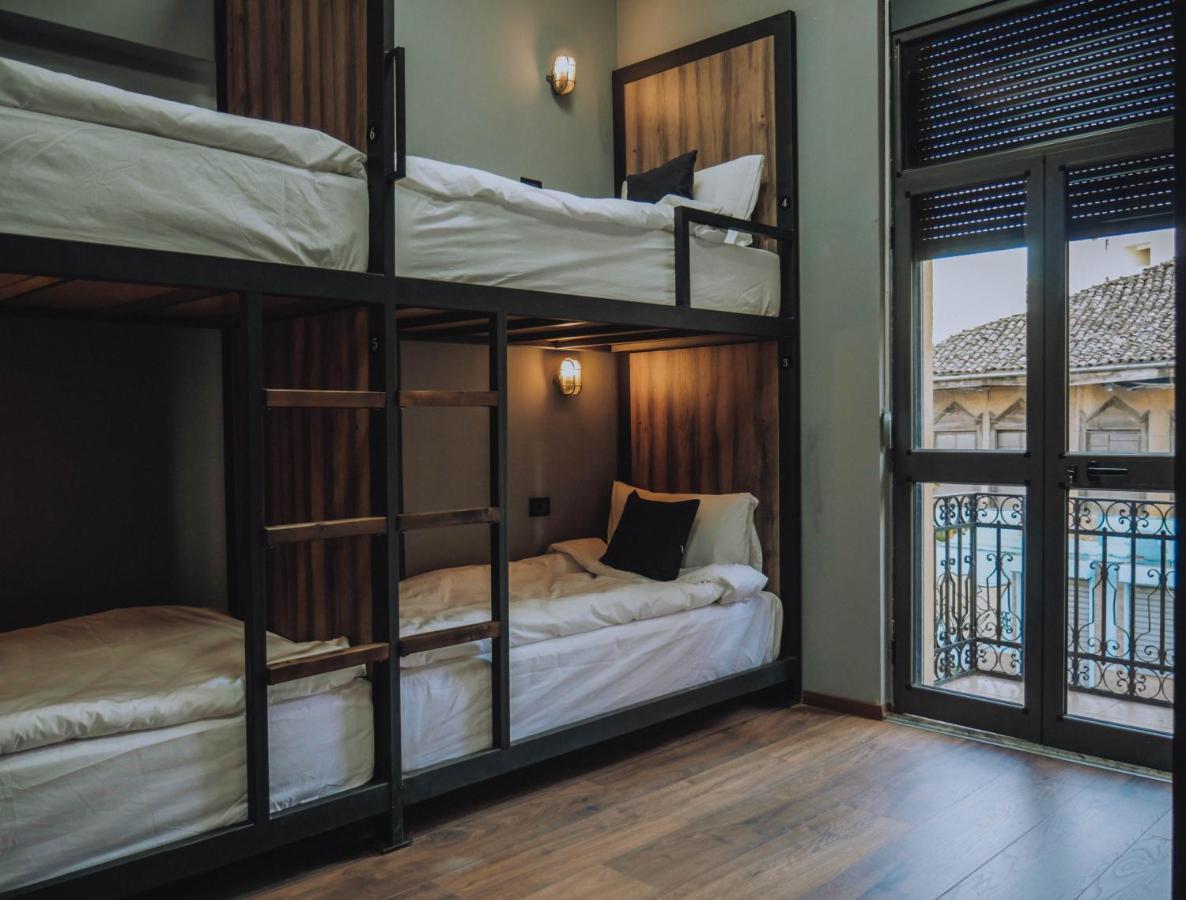 The Maze Hostel Тирана Екстер'єр фото