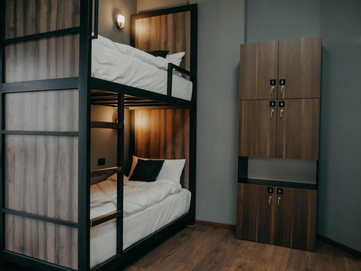 The Maze Hostel Тирана Екстер'єр фото