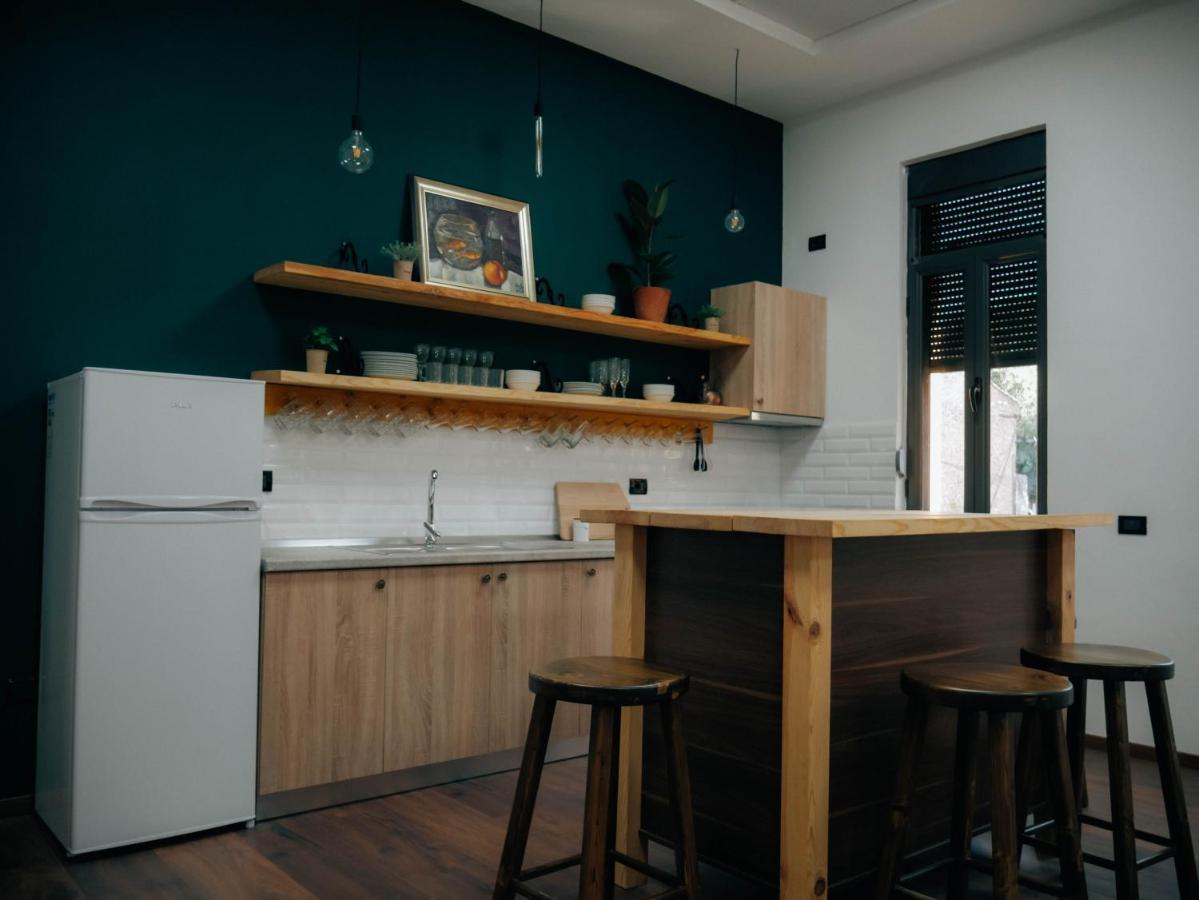 The Maze Hostel Тирана Екстер'єр фото