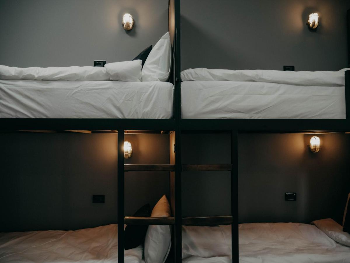 The Maze Hostel Тирана Екстер'єр фото