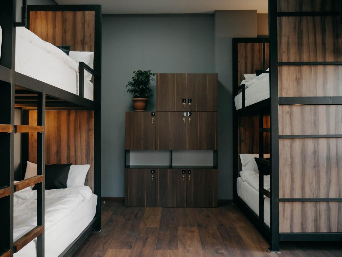 The Maze Hostel Тирана Екстер'єр фото