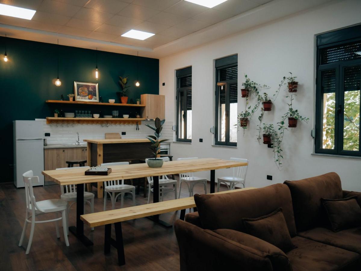 The Maze Hostel Тирана Екстер'єр фото