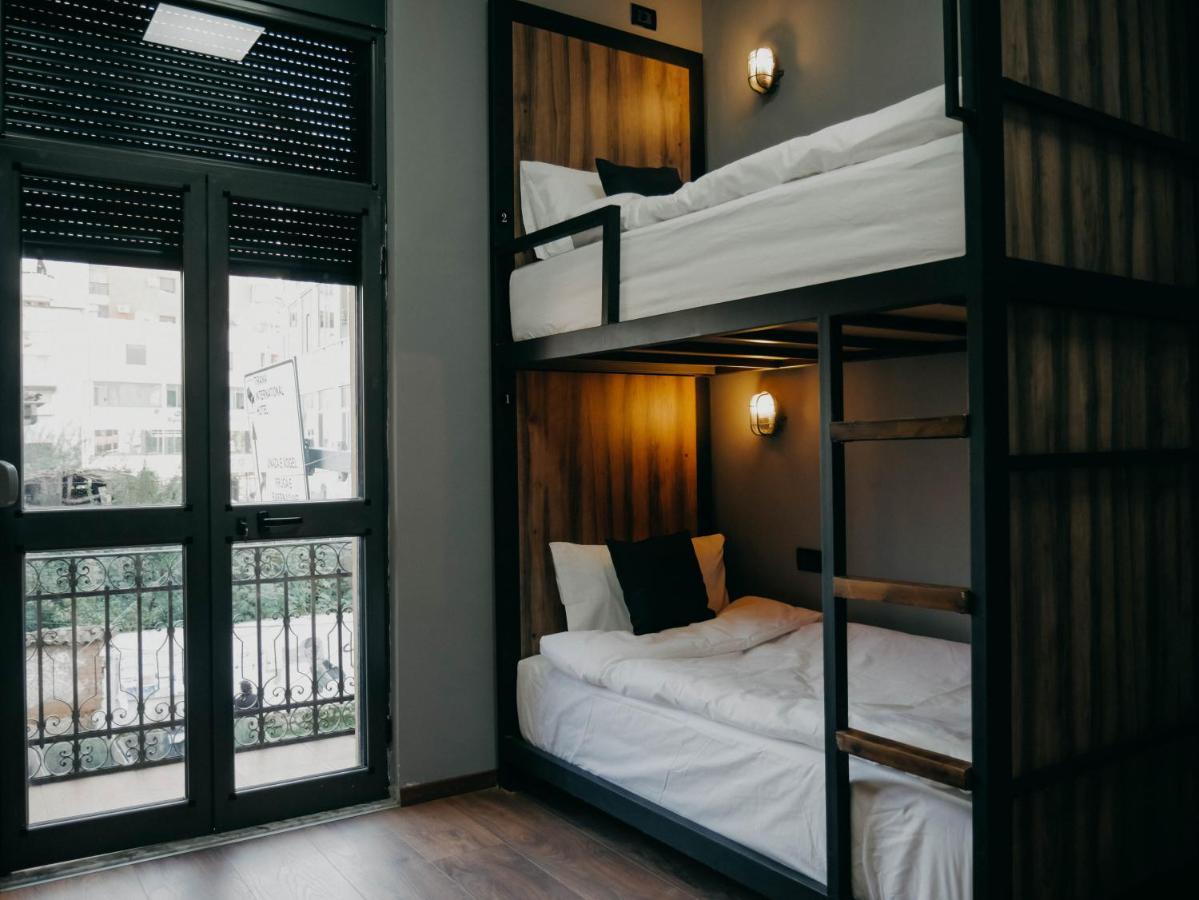 The Maze Hostel Тирана Екстер'єр фото