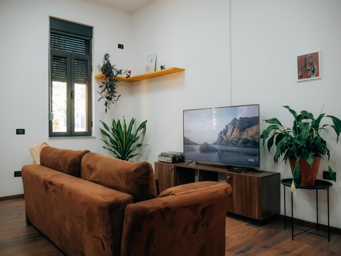 The Maze Hostel Тирана Екстер'єр фото
