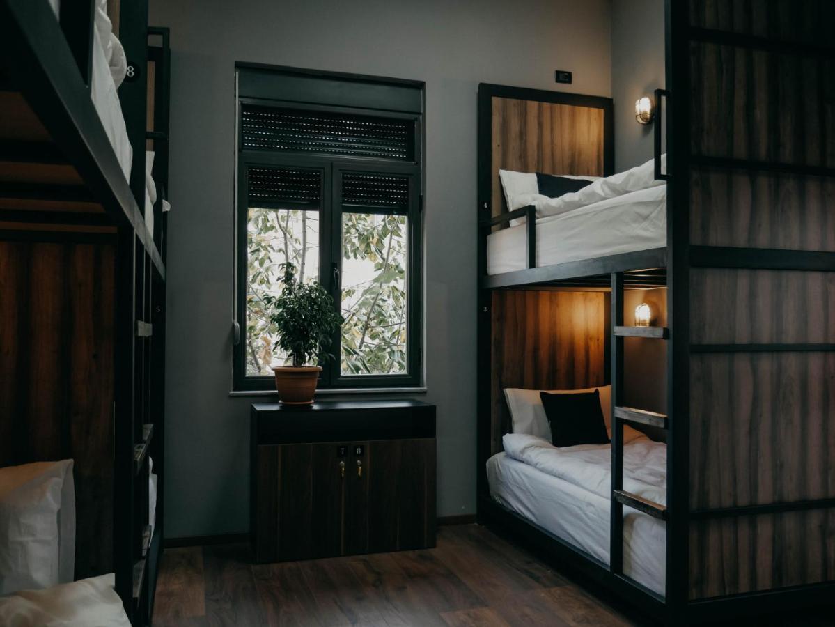 The Maze Hostel Тирана Екстер'єр фото
